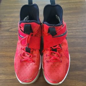 Excellent used Nike LeBron James basketball shoe.